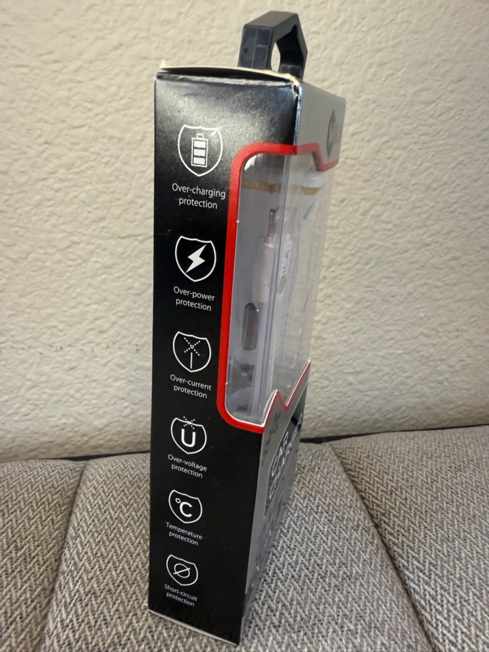 Car Charger Dual-Port With 2.4A Output With Lightning Cable in White - Picture 7 of 11